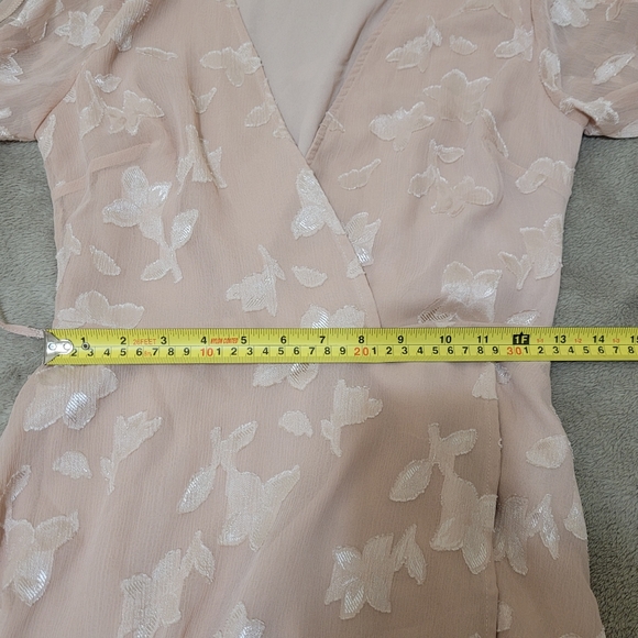 ASTR The Label Champagne Rose wrap mini dress size small - Picture 12 of 16